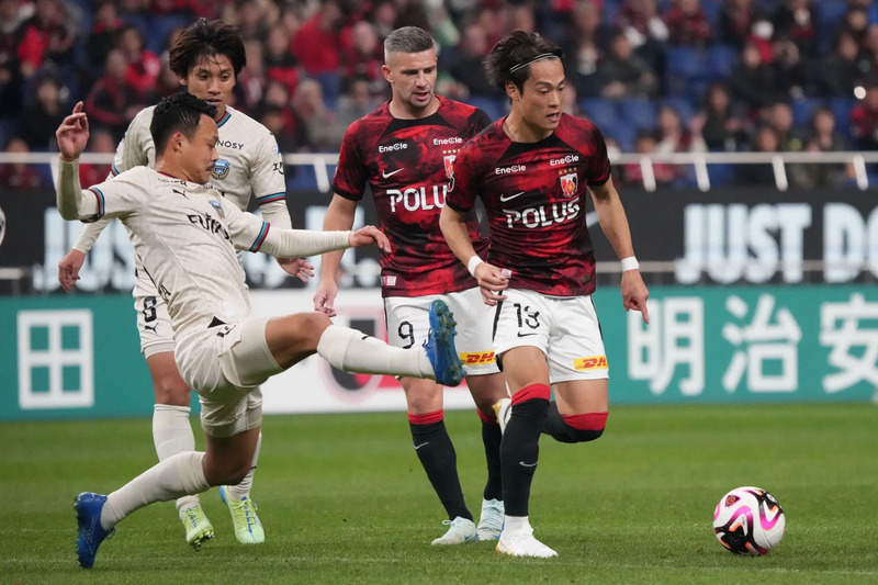 Urawa Reds vs Kawasaki Frontale - Chủ nhà sụp đổ